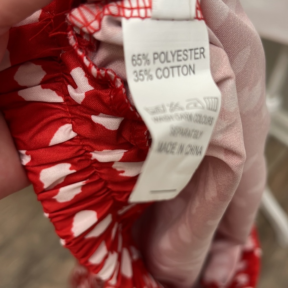 Red and white skirt - Picture 12 of 12